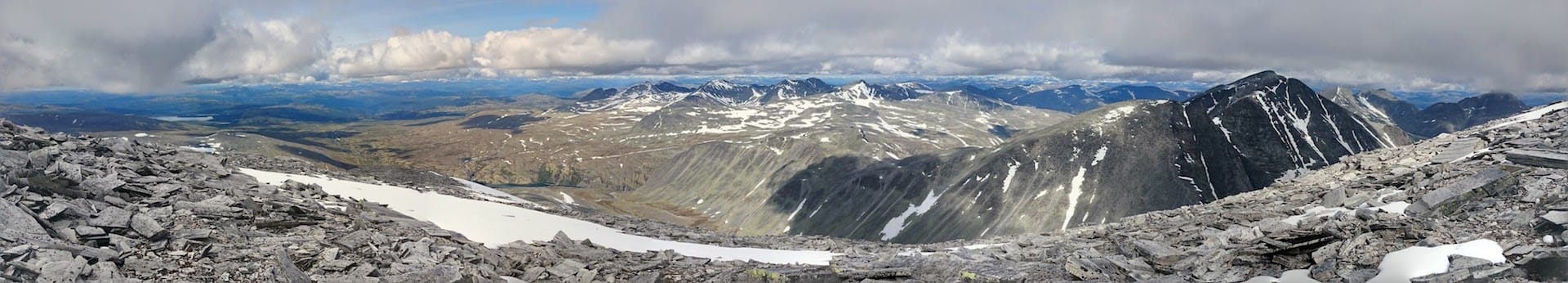 Utsikt fra Storronden mot blant annet Rondeslottet, Vinjeronden, Veslesmeden og Storsmeden